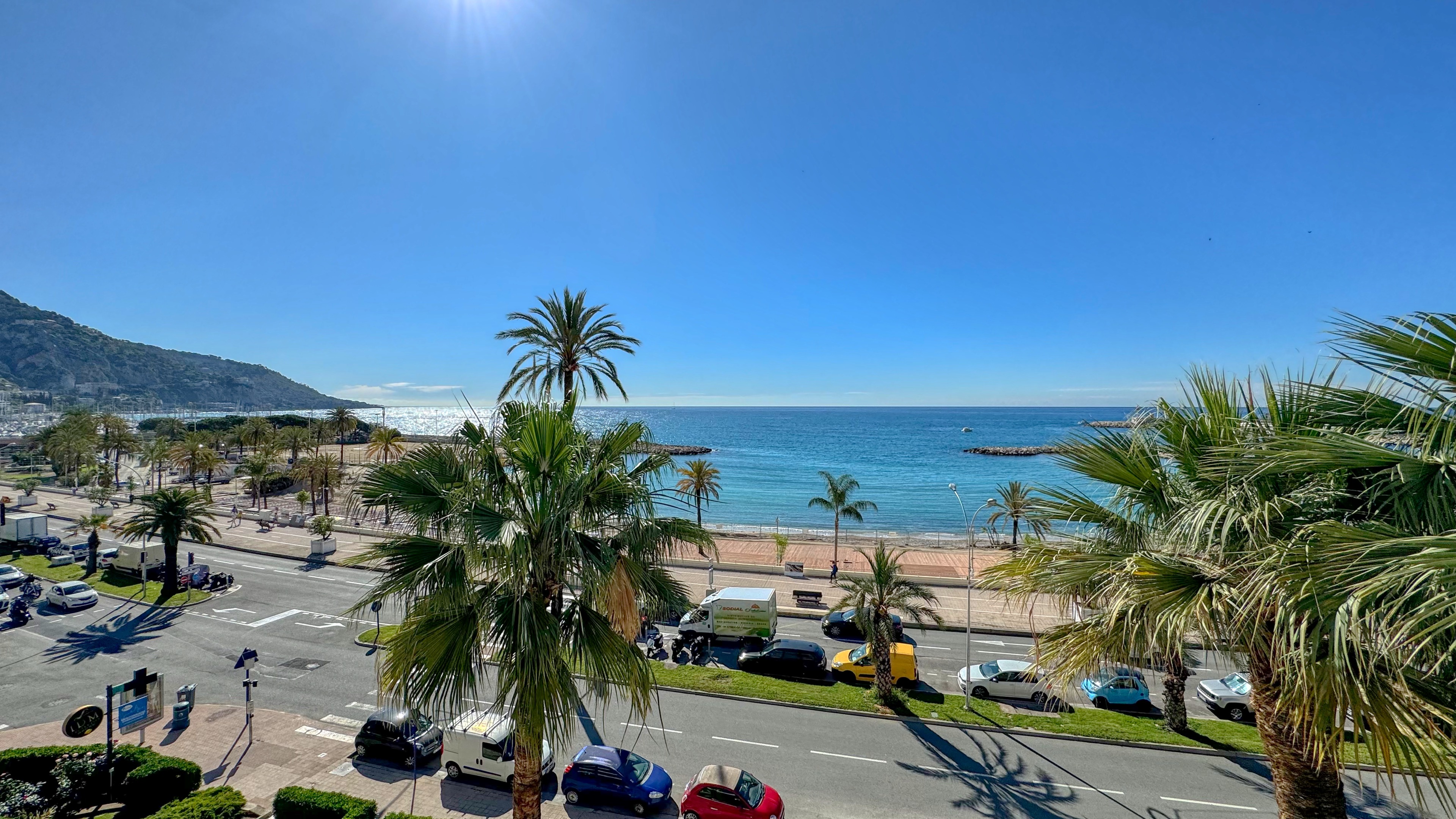 3 pièces vue Mer Menton Garavan  2