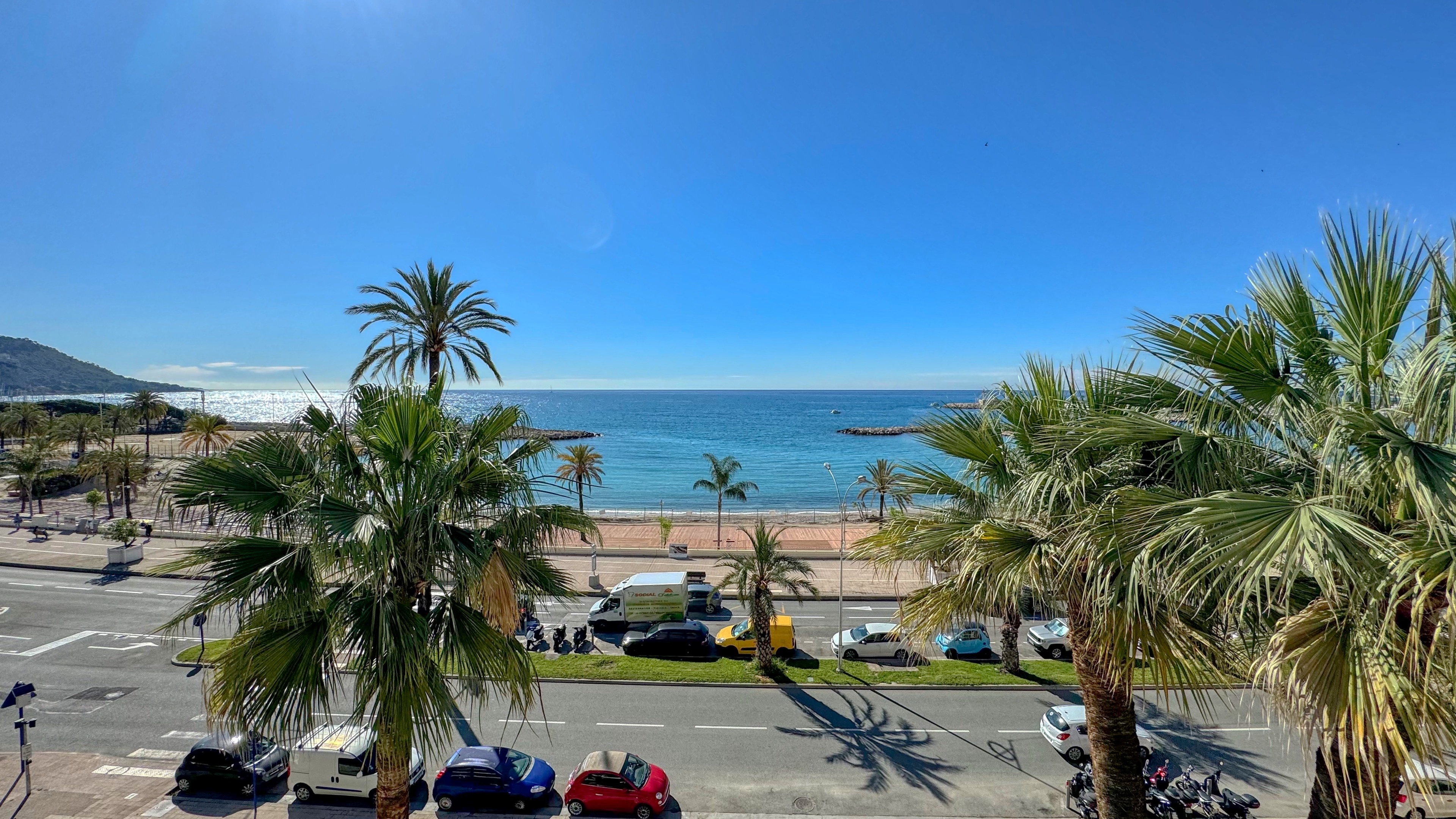 3 pièces vue Mer Menton Garavan  1