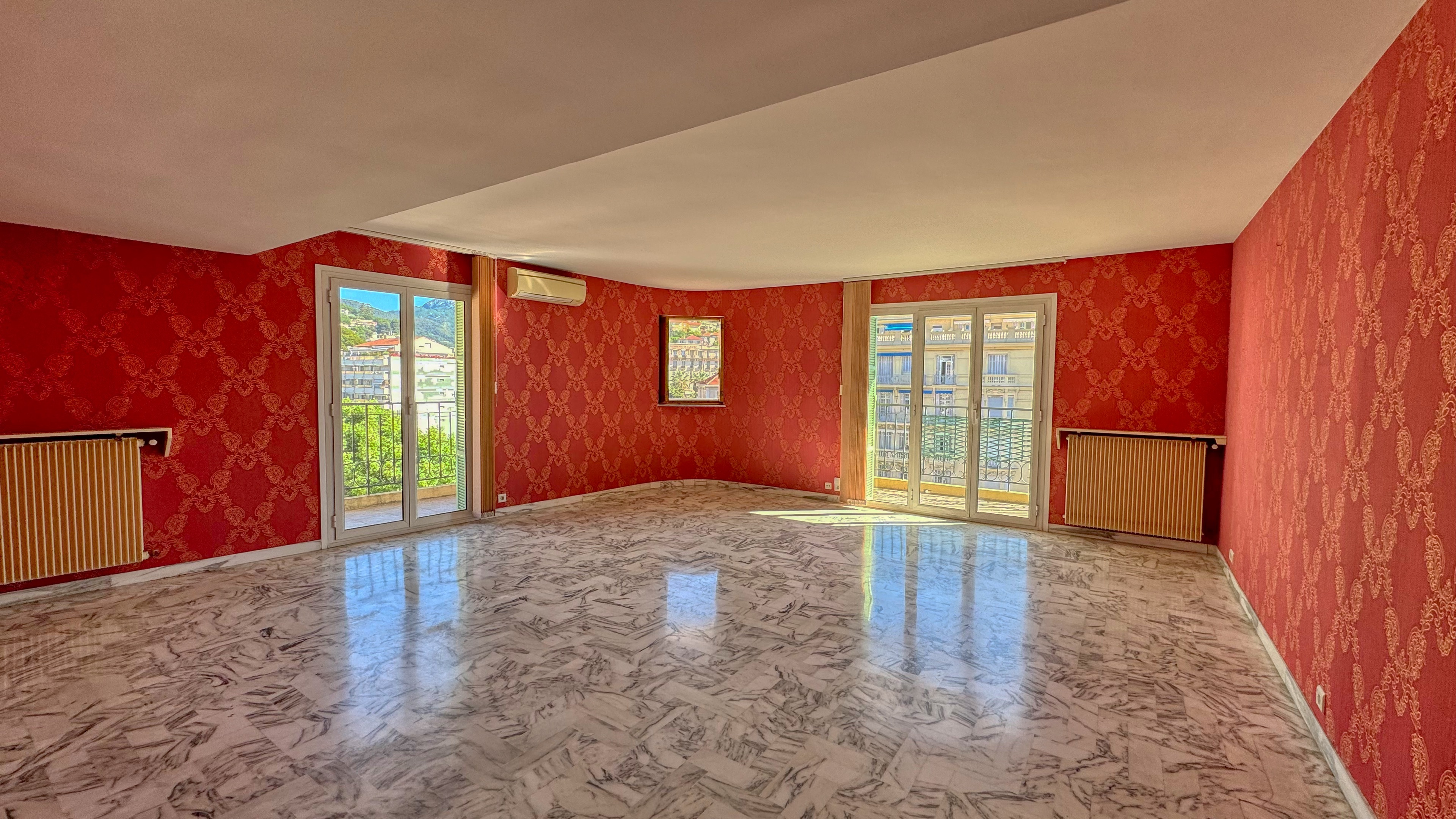 3 Pièces de 104 m² en Centre Ville Menton 3