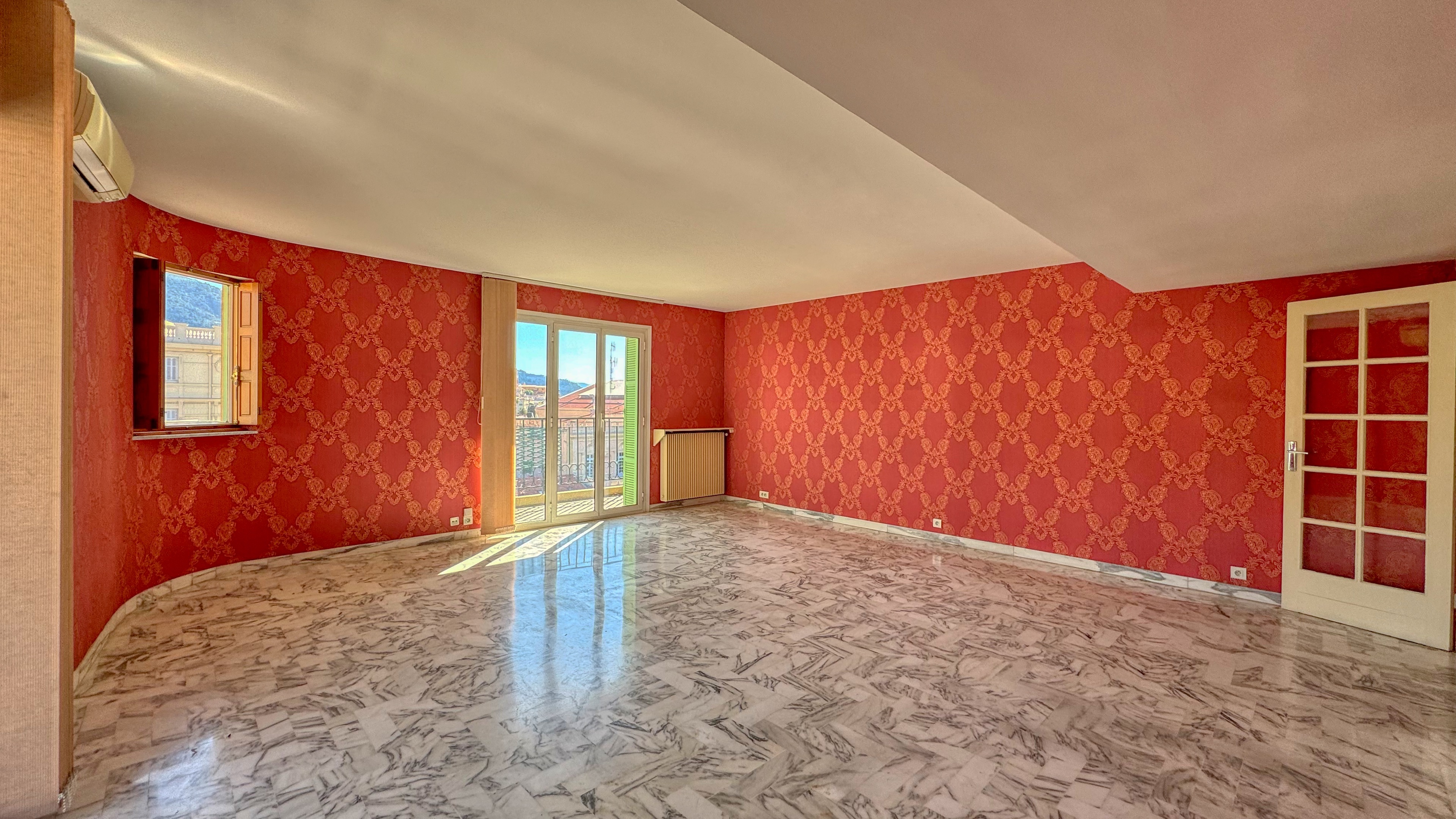 3 Pièces de 104 m² en Centre Ville Menton 4