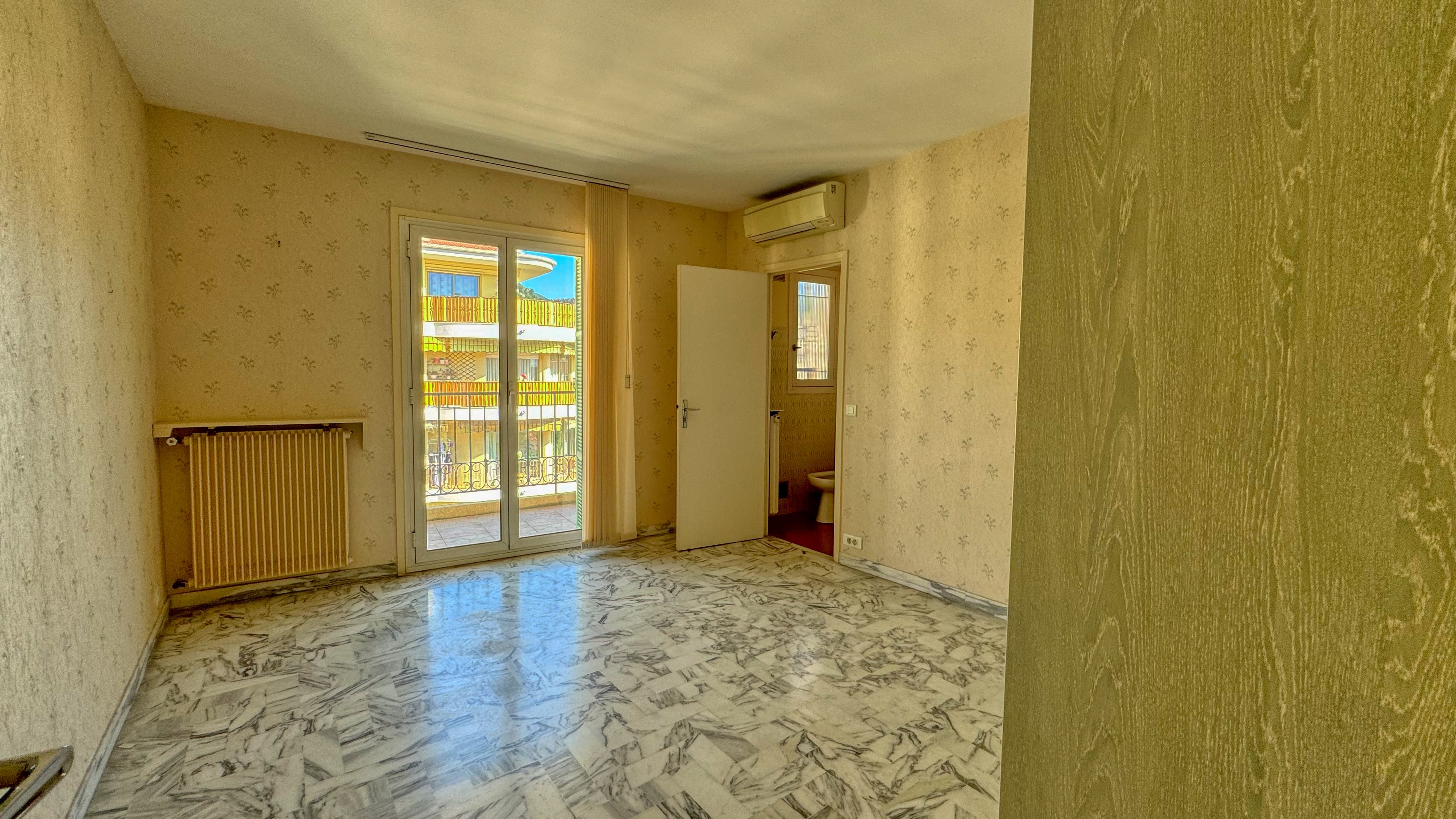 3 Pièces de 104 m² en Centre Ville Menton 9