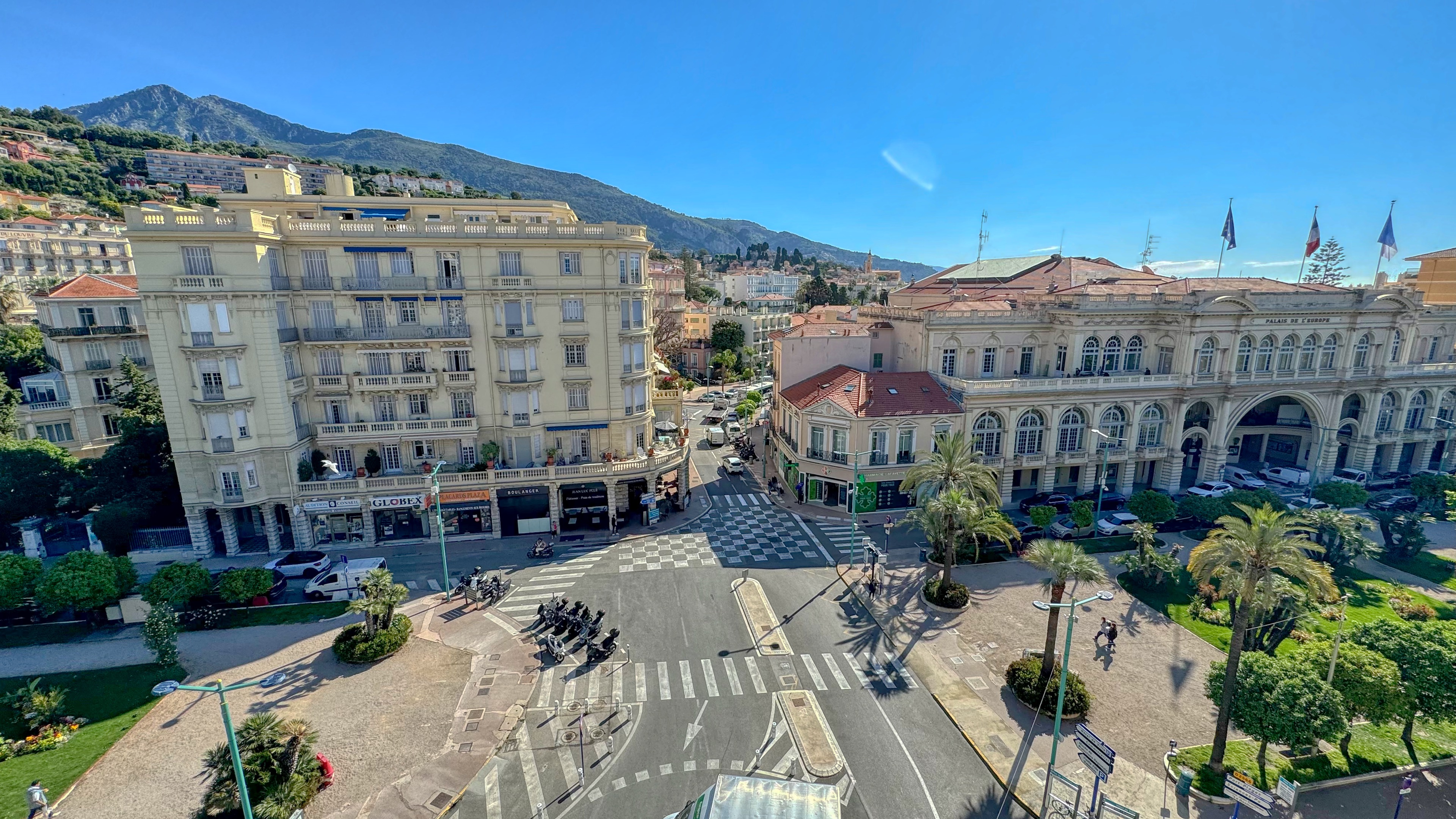 3 Pièces de 104 m² en Centre Ville Menton 2