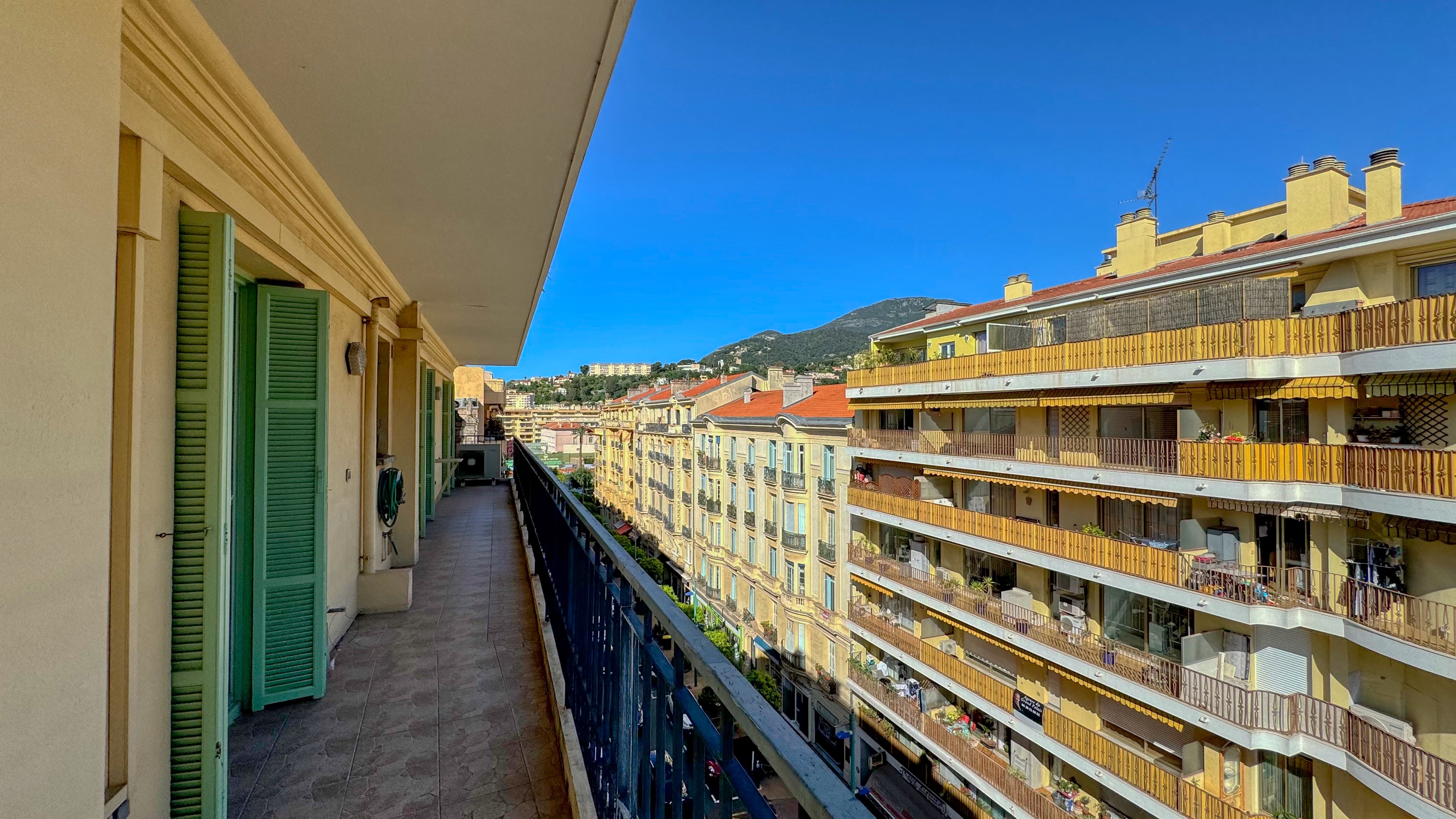 3 Pièces de 104 m² en Centre Ville Menton 6