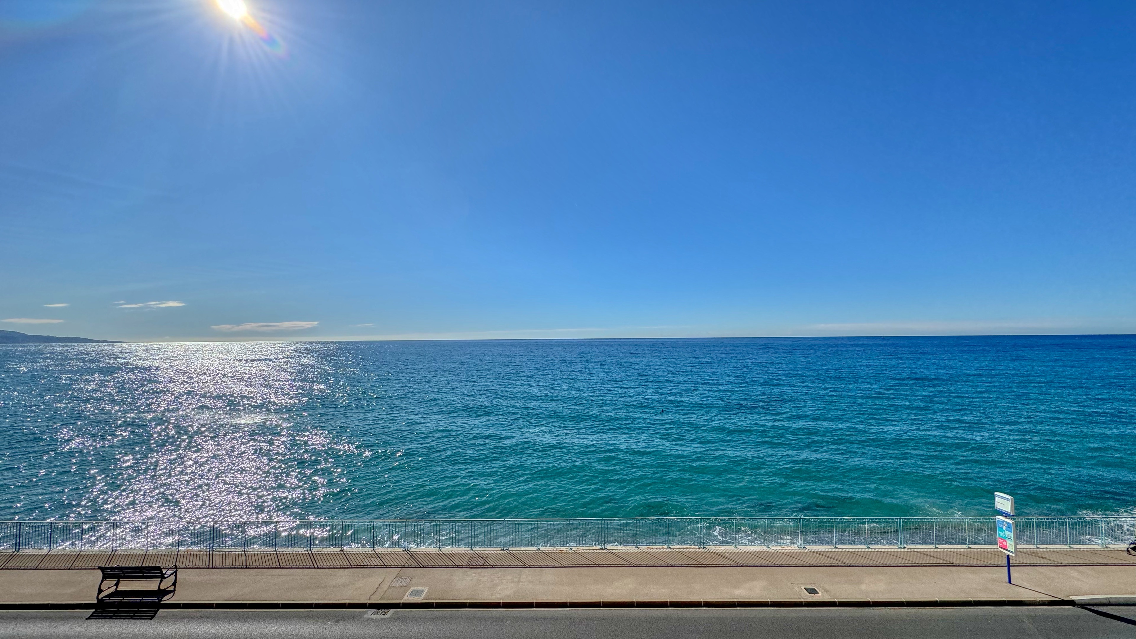 Appartement 3 Pièces en Première Ligne avec Vue Panoramique sur la Mer 1