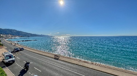 Appartement 3 Pièces en Première Ligne avec Vue Panoramique sur la Mer 3