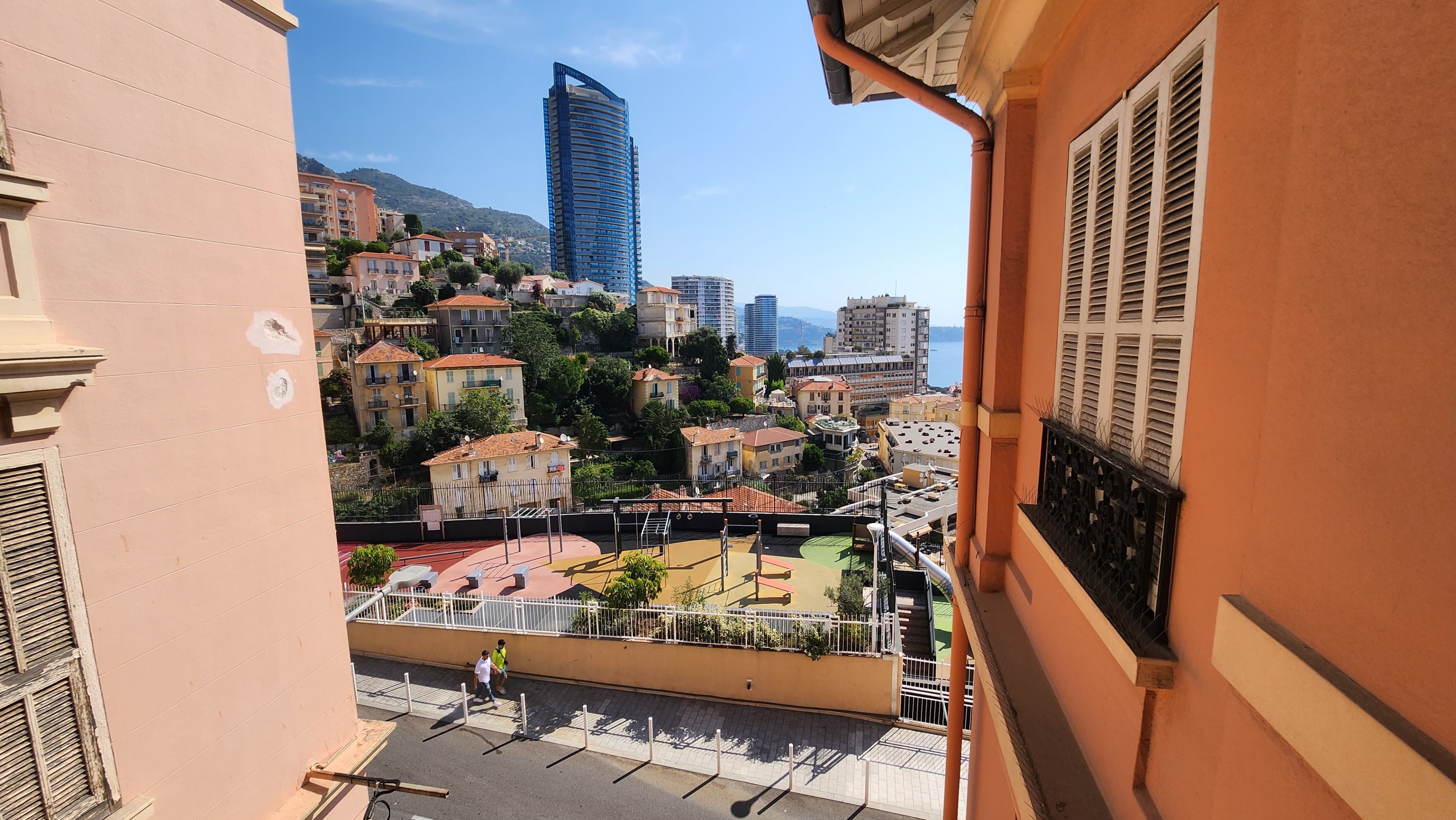 Three-room flat with balcony and sea view. 7