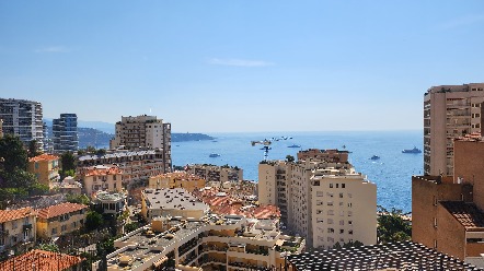 Three-room flat with balcony and sea view. 1