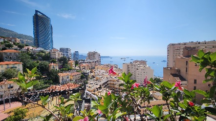 TROIS PIECES AVEC BALCON ET VUE MER 11